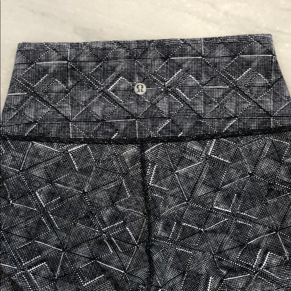 Lululemon women’s leggings black white size 6